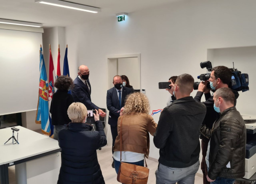 Fotografija 2 - Informacijsko-inovacijski inkubator svečano otvoren u Stojnoj kući u Kninu