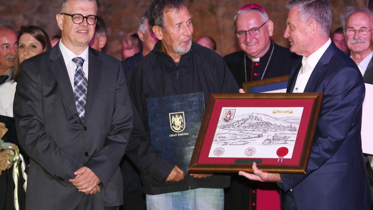 Preminuo Ante Barbača, bariton i voditelj slavne klape Šibenik