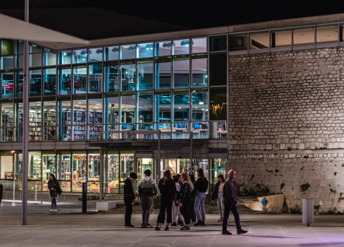 U šibenskoj knjižnici izložba 'Liječnici u slobodno vrijeme'