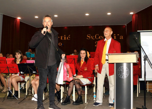Fotografija 10 - Rajko Ćuzela Papata proglašen počasnim predsjednikom tišnjanskog KUD-a Hartić