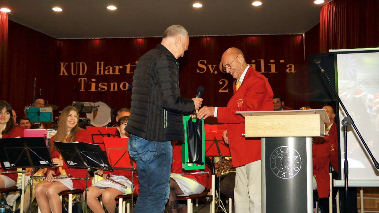Rajko Ćuzela Papata proglašen počasnim predsjednikom tišnjanskog KUD-a Hartić