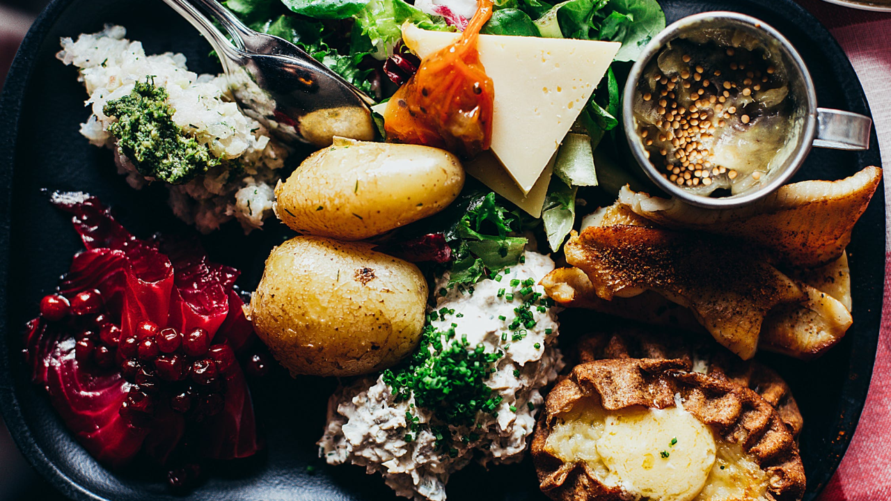 Presolili ste ručak? Variva, juhe, umaci, povrće i meso mogu se spasiti ako dodate u lonac ove namirnice