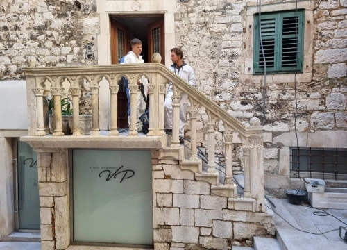 Na Dobriću počeli radovi na uređenju stubišta: 'Zaklonjeno je od sunca, ali zaslužilo je zasjati!'
