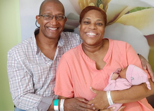 Nakon 13 godina pokušaja, u 50. rodila zdravu bebu: 'Ona je naše čudesno dijete'