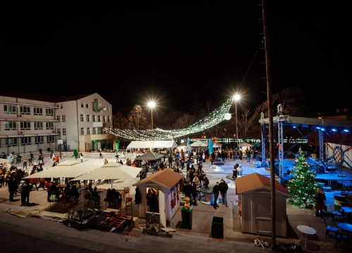 Fotografija 11 - Neno Belan i Fiumensi otvorili Advent u Kninu: Pogledajte atmosferu
