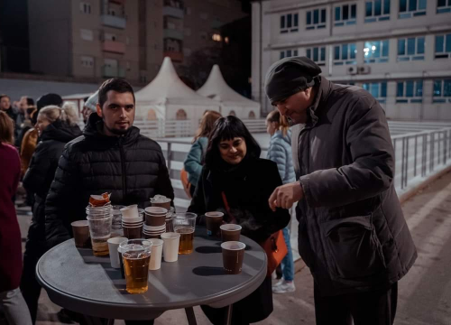 Fotografija 18 - Neno Belan i Fiumensi otvorili Advent u Kninu: Pogledajte atmosferu