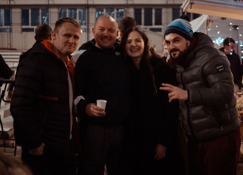 Fotografija 2 - Giuliano i Diktatori zagrijali i rasplesali Kninjane drugog dana Adventa: Pogledajte kako je bilo