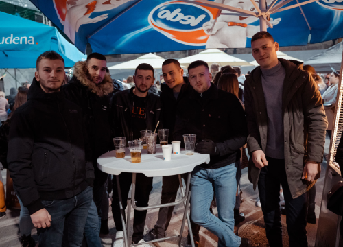 Fotografija 11 - Giuliano i Diktatori zagrijali i rasplesali Kninjane drugog dana Adventa: Pogledajte kako je bilo