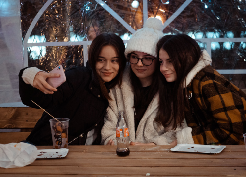 Fotografija 22 - Giuliano i Diktatori zagrijali i rasplesali Kninjane drugog dana Adventa: Pogledajte kako je bilo