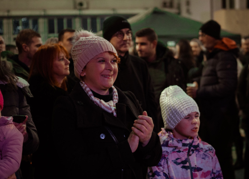 Fotografija 23 - Giuliano i Diktatori zagrijali i rasplesali Kninjane drugog dana Adventa: Pogledajte kako je bilo