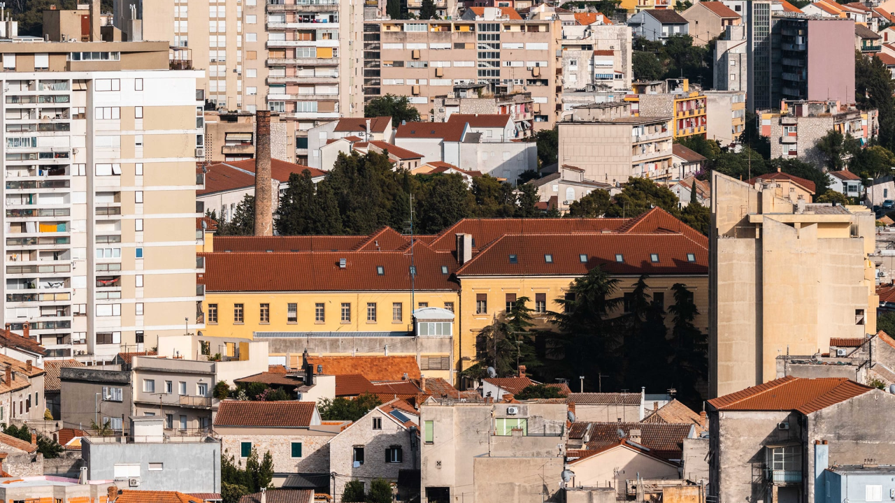 Blizu Šibenika prijetio bivšoj partnerici da će je teško ozlijediti, u kući imao pušku i hrpu metaka: DORH podigao optužnicu