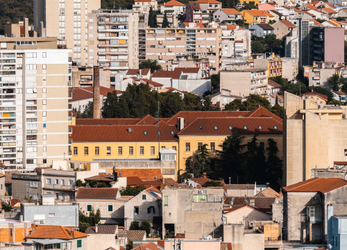 Blizu Šibenika prijetio bivšoj partnerici da će je teško ozlijediti, u kući imao pušku i hrpu metaka: DORH podigao optužnicu