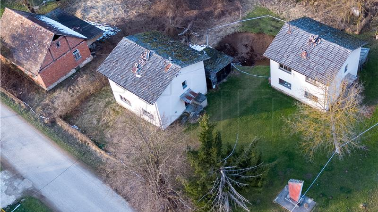 Crveni križ na Banovini počeo dijeliti grijalice i lopate za snijeg