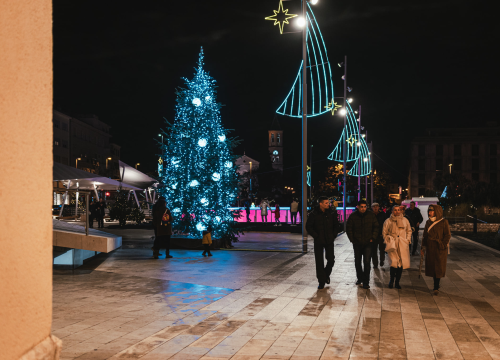 Fotografija 4 - Klizalište na Poljani izgleda bajkovito! Prvi klizači na led prošaran svjetlosnim efektima mogu već u subotu poslijepodne