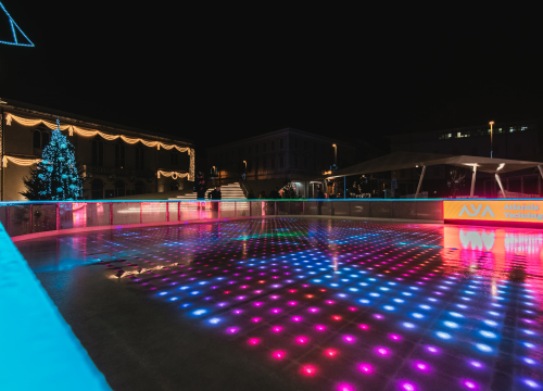 Fotografija 7 - Klizalište na Poljani izgleda bajkovito! Prvi klizači na led prošaran svjetlosnim efektima mogu već u subotu poslijepodne