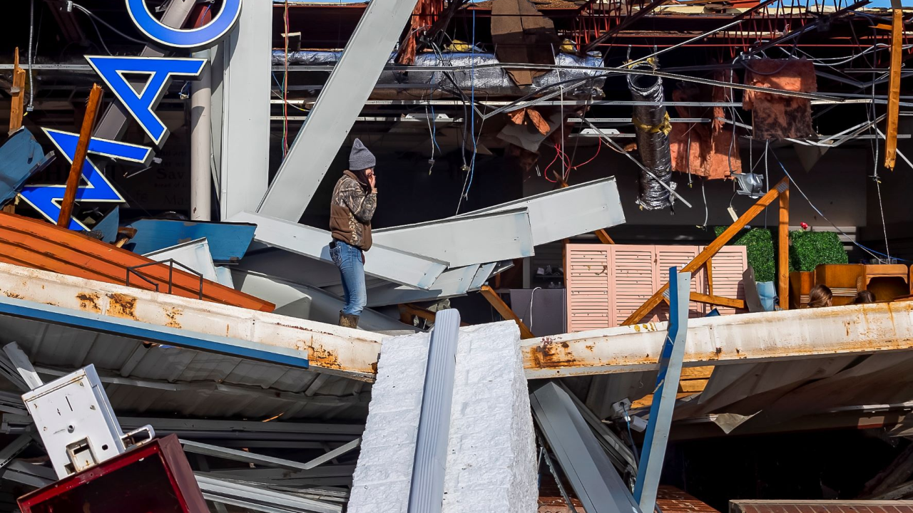 Razorna tornada porušila domove i zgrade u Kentuckyju: Poginulo više od sto ljudi, proglašeno izvanredno stanje