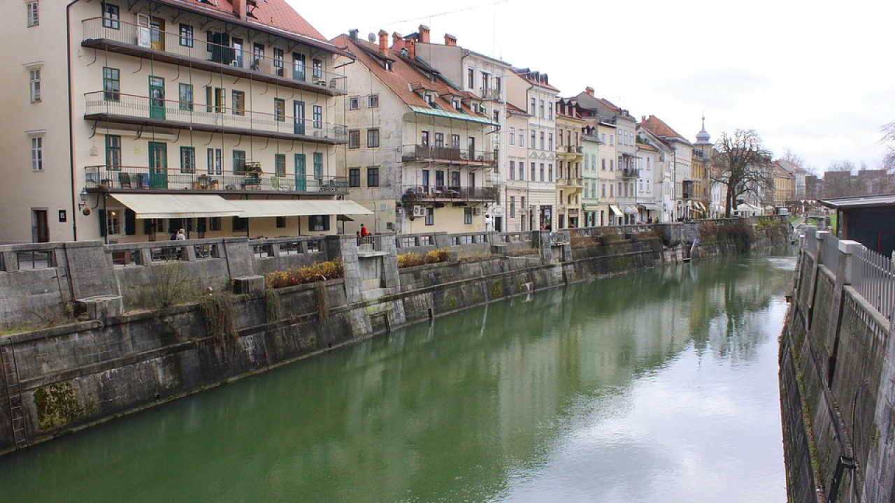 Svi vode svoju politiku: U Sloveniji je kuhano vino pandemijski rizično, ali pečeno kestenje nije