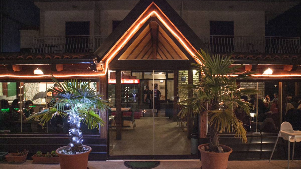 Uživajte u zimskoj čaroliji restorana Gastro Italiano uz domaću spizu i glazbu uživo!