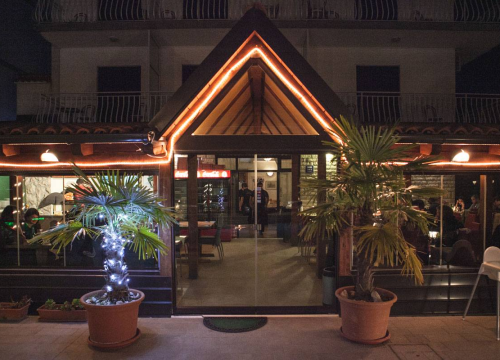 Uživajte u zimskoj čaroliji restorana Gastro Italiano uz domaću spizu i glazbu uživo!