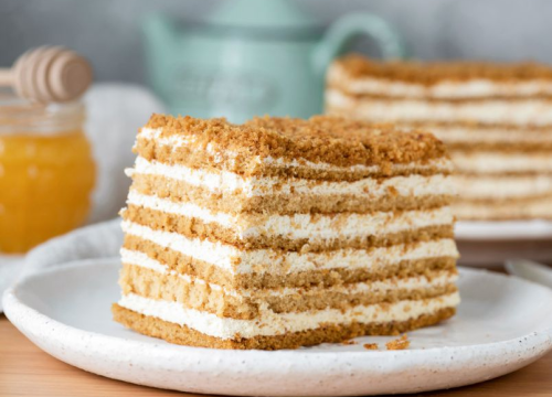 Medovik: Recept za prefinu tortu u kojoj Rusi uživaju za blagdane