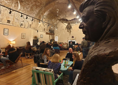 'Klasika, punk, cajke': Profesori sa zadarskog Sveučilišta proučili su navike i želje mladih na Jadranu, knjigu predstavljaju u Azimutu