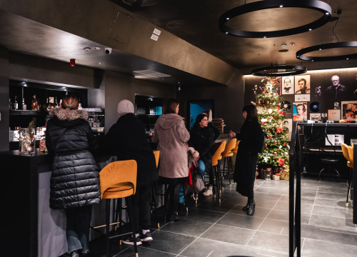 Fotografija 8 - Kantautorica Luce na blagdan sv. Luce razveselila Šibenčane na koncertu u Arsenu