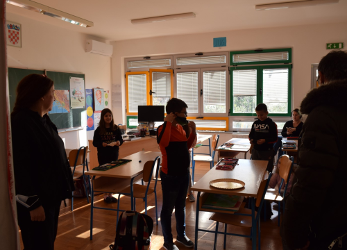 Fotografija 6 - Škola na Lozovcu dobila 11 klima uređaja od NP Krka i dvije firme: Vrijedna donacija uz koju će boravak u školi biti ugodniji