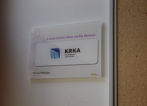 Fotografija 4 - Škola na Lozovcu dobila 11 klima uređaja od NP Krka i dvije firme: Vrijedna donacija uz koju će boravak u školi biti ugodniji