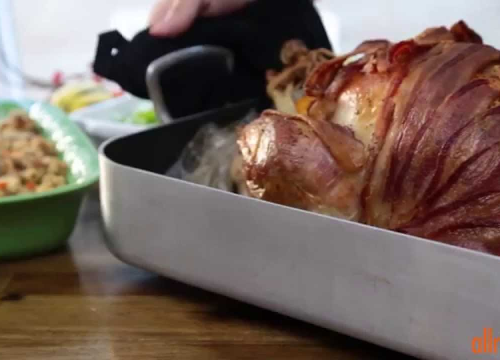 Za još finiji i sočniji okus: Trik s kojim nećete presušiti tuku pečenu u pećnici