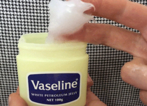 Zašto svako kućanstvo treba imati kutijicu vazelina u ormariću?