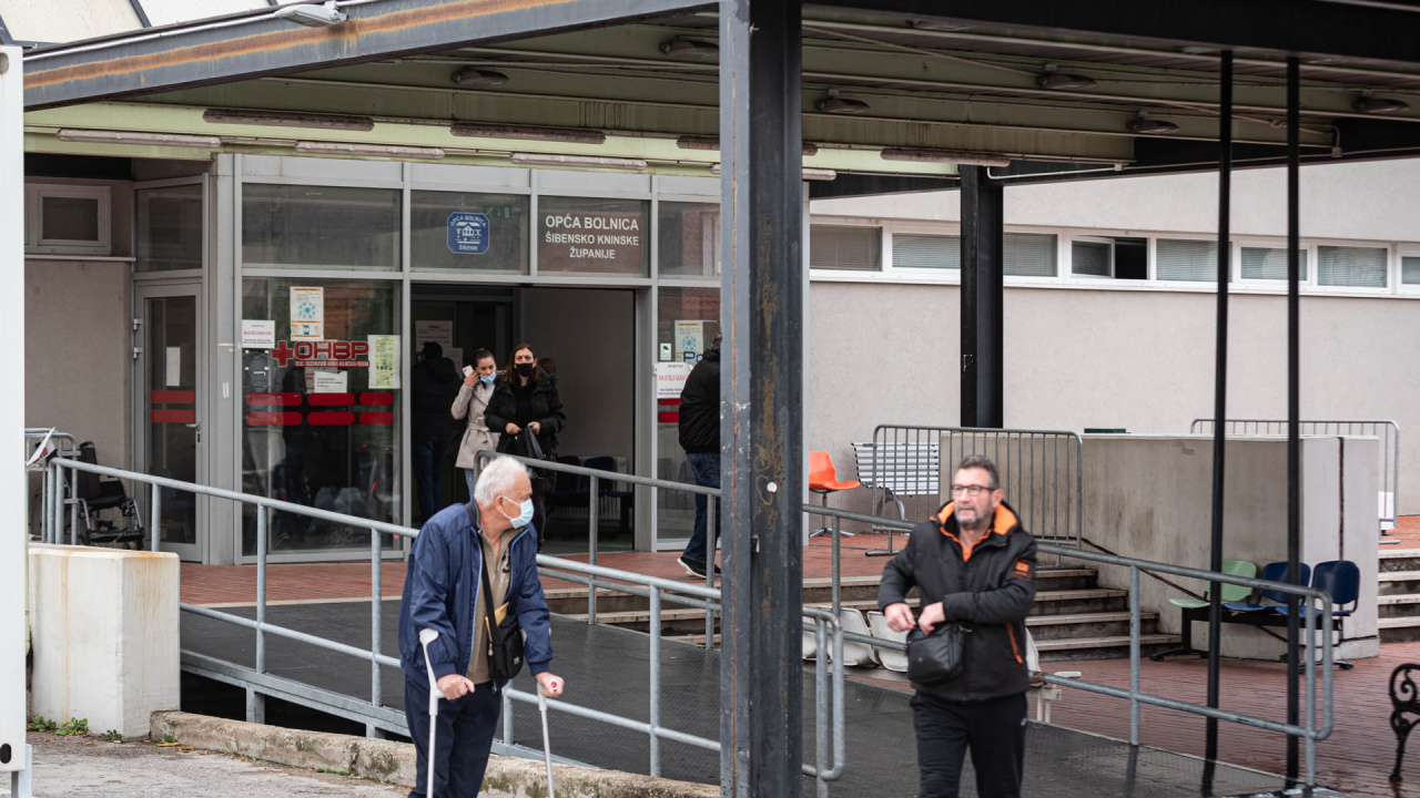 U županiji 173 nova slučaja zaraze, u šibenskoj bolnici preminuo muškarac