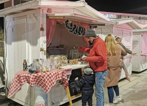 Fotografija 2 - Uzmite paket kolača u kućici na Poljani i donirajte za liječenje male Kiare