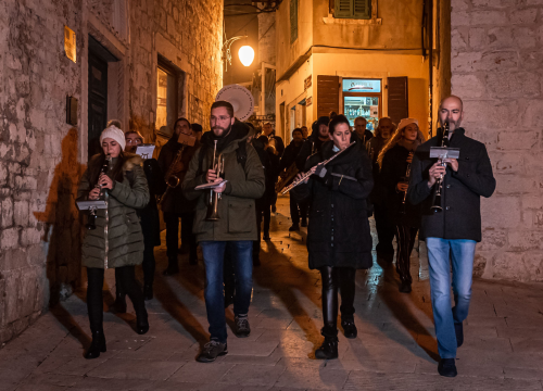 Fotografija 3 - Proslavljena Proslava: 'Božić je tolika radost da žurimo proslaviti ga osam dana unaprijed'