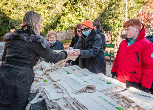 Fotografija 8 - Tisuću besplatnih platnenih vrećica za Šibenčane: 'Cilj nam je izbaciti najlone iz uporabe i podići svijest o štetnosti plastike'