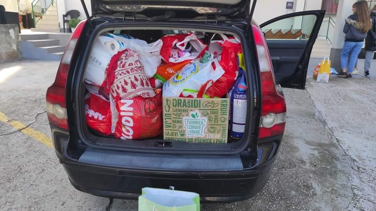 Šibenčani donacijama hrane ne samo da su uljepšali Božić, nego i stvorili dvomjesečne zalihe za 35 obitelji u potrebi!