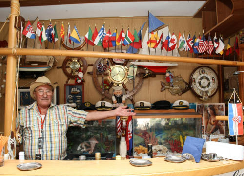 Legendarni šibenski kuhar Ivo Svirčić časti umirovljenike bakalarom i ribljim specijalitetima