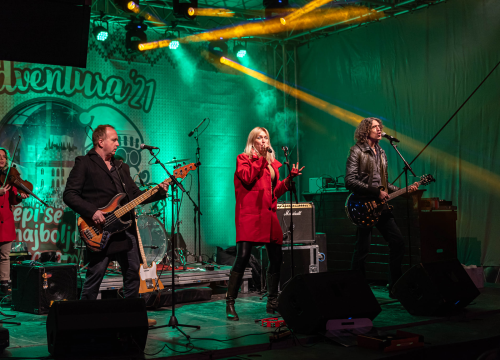 Fotografija 9 - Miro Odak i Lili Gee u đardinu napravili odličnu atmosferu uz rock hitove