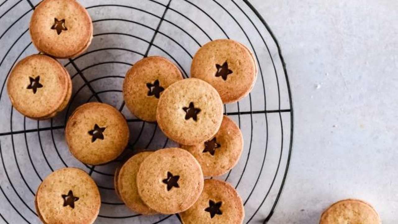 Food bloggerica Nina Mrvica donosi nam recept za najomiljeniji keksić na svijetu: Isprobajte linzere!