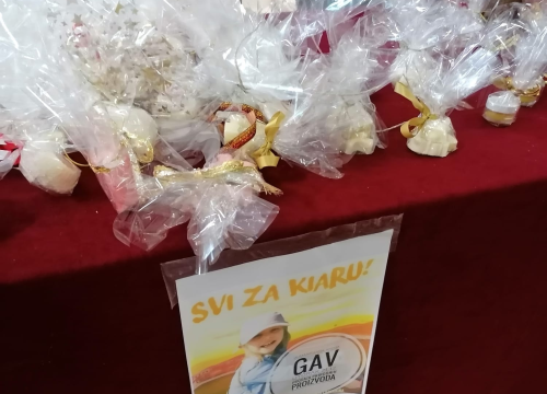 Fotografija 8 - Šibenski gimazijalci u školi prikupili 5826 kuna za liječenje male Kiare