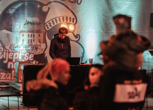 Fotografija 12 - Elektronika u đardinu: Mirko Rak iliti Fikcio Monger počastio Šibenčane svojim 'full setom' na Adventuri