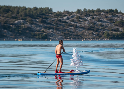 Fotografija 2 - Odvažnih 12 okupalo se na Banju u podne na samu Novu godinu: 'Ovo nije hladna voda'