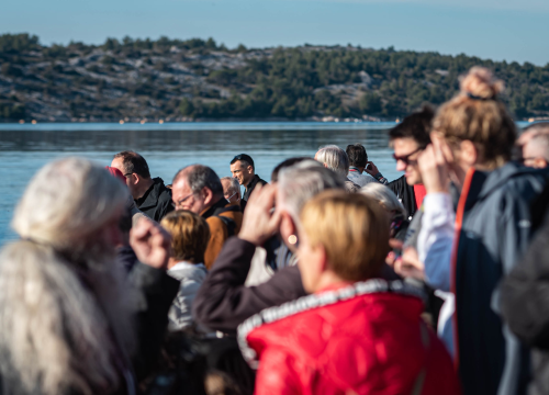 Fotografija 9 - Odvažnih 12 okupalo se na Banju u podne na samu Novu godinu: 'Ovo nije hladna voda'