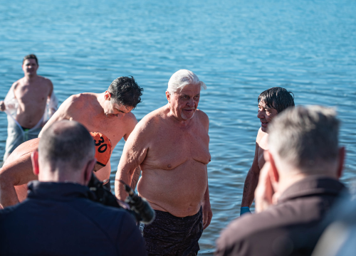 Fotografija 18 - Odvažnih 12 okupalo se na Banju u podne na samu Novu godinu: 'Ovo nije hladna voda'