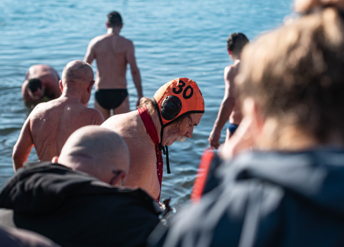 Fotografija 26 - Odvažnih 12 okupalo se na Banju u podne na samu Novu godinu: 'Ovo nije hladna voda'