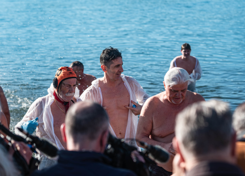 Fotografija 32 - Odvažnih 12 okupalo se na Banju u podne na samu Novu godinu: 'Ovo nije hladna voda'