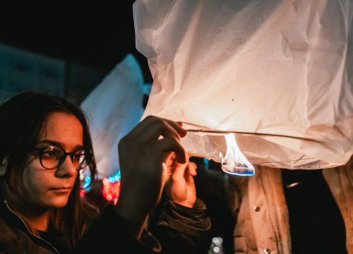 Fotografija 10 - Na Poljani pušteni lampioni za Kiaru: Prekrasni prizori u mirnoj novogodišnjoj noći