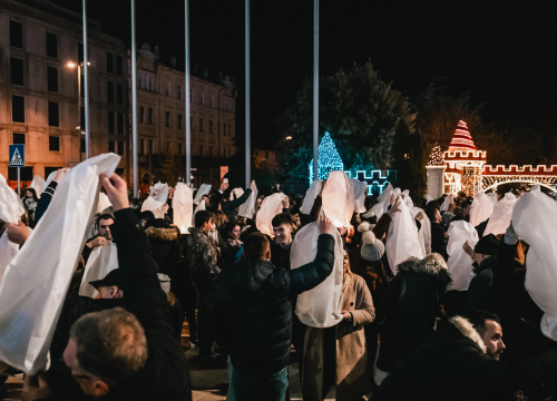 Fotografija 11 - Na Poljani pušteni lampioni za Kiaru: Prekrasni prizori u mirnoj novogodišnjoj noći
