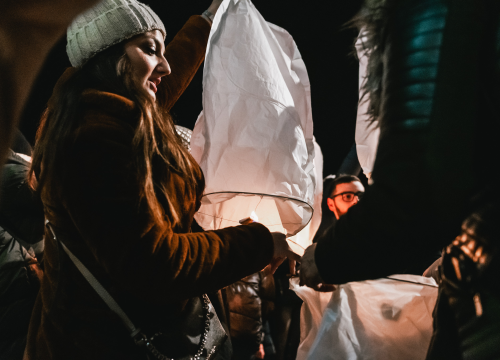 Fotografija 12 - Na Poljani pušteni lampioni za Kiaru: Prekrasni prizori u mirnoj novogodišnjoj noći