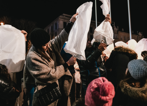 Fotografija 15 - Na Poljani pušteni lampioni za Kiaru: Prekrasni prizori u mirnoj novogodišnjoj noći