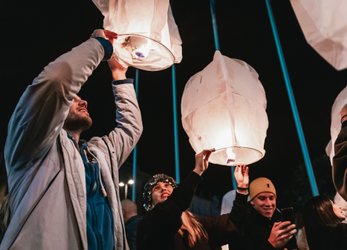 Fotografija 17 - Na Poljani pušteni lampioni za Kiaru: Prekrasni prizori u mirnoj novogodišnjoj noći